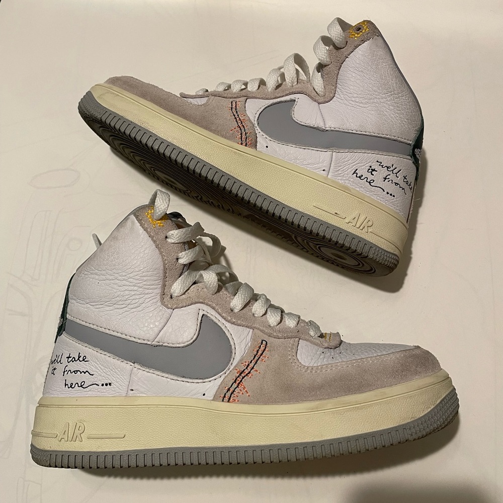 NIKE
